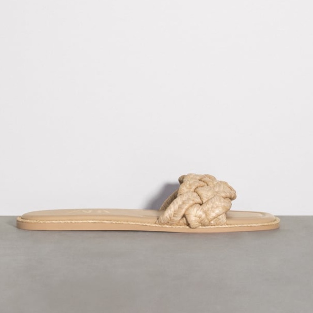 Zara WOVEN RAFFIA FLAT SANDALS